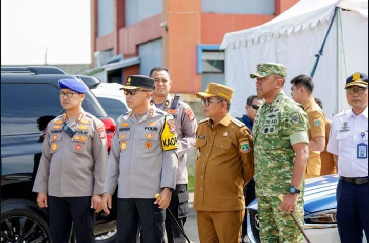 Pemerintah pusat dan daerah meninjau kesiapan Pelabuhan Merak menghadapi arus mudik dan balik Nataru 2025–2026.