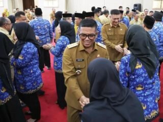 Pemprov Banten menyerahkan SK kepada 4.631 PPPK Paruh Waktu sebagai upaya memperkuat SDM dan pelayanan publik daerah.