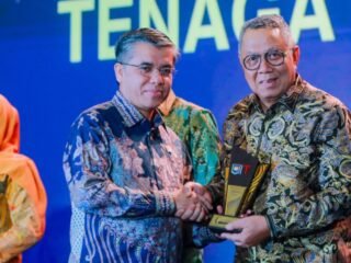 Tangsel meraih penghargaan nasional atas keberhasilan menurunkan pengangguran lewat inovasi program pelatihan dan perluasan kesempatan kerja.