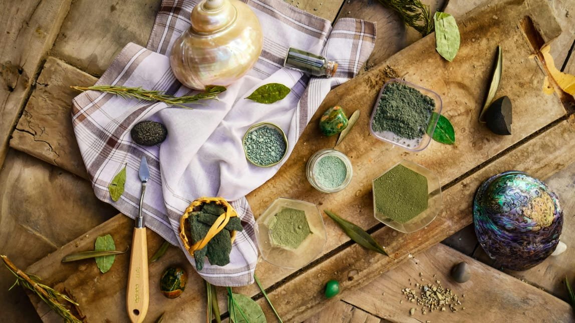 Pelajari jenis pigmen alami pada buah dan sayur, faktor pembentuk warnanya, serta manfaat kesehatannya bagi tubuh.