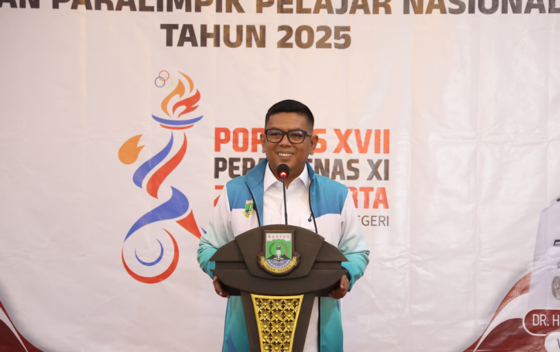Banten naik ke lima besar Popnas 2025, Gubernur Andra Soni memberi bonus atlet berprestasi dan menegaskan dukungan penuh pembinaan olahraga.