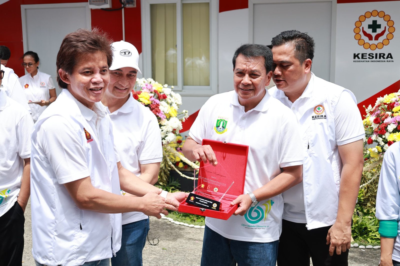 Bupati Tangerang meresmikan Pos Modular Kesehatan Merah Putih di Pasar Kelapa Dua untuk memudahkan cek kesehatan gratis bagi pedagang.