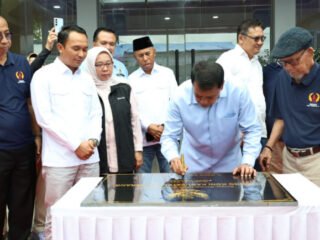 Bupati Tangerang Maesyal Rasyid meresmikan Gedung Sekretariat dan GOR KONI sebagai dukungan pembinaan atlet daerah.