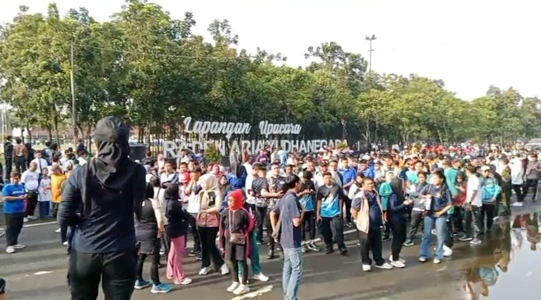Ribuan warga ikuti jalan santai HPN 2026 di Kabupaten Tangerang. PWI berkolaborasi dengan OPD, penuh euforia dan kebersamaan.