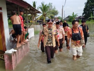 Ribuan Paket Makanan Siap Santap Korban Banjir Kasemen Kota Serang Didistribusikan