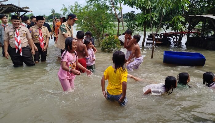 Nur Agis Aulia saat menghimbau anak-anak agar selalu waspada saat bermain air