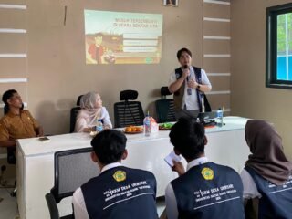 Mahasiswa Kedokteran KKM 63 Untirta Gelar Edukasi Kesehatan Paru bagi Warga Desa Ukirsari