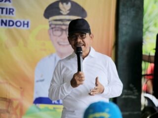 Pemkot Tangerang dorong PHBS dan kepedulian lingkungan lewat CFD permukiman serta penyerahan armada pengangkut sampah.