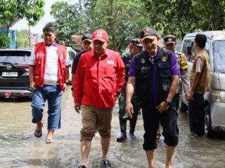 PMI Kabupaten Tangerang Terus Evakuasi Warga Terdampak Banjir di Sukamulya dan Kresek