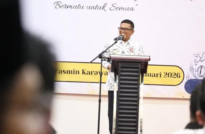 Gubernur Banten Andra Soni meraih Anugerah Dwi Praja dari PB PGRI atas komitmen memajukan pendidikan dan program sekolah gratis.