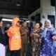 Wali Kota Tangerang Sachrudin meninjau banjir dan memastikan keselamatan warga melalui posko kesehatan, pengungsian, dan bantuan logistik.