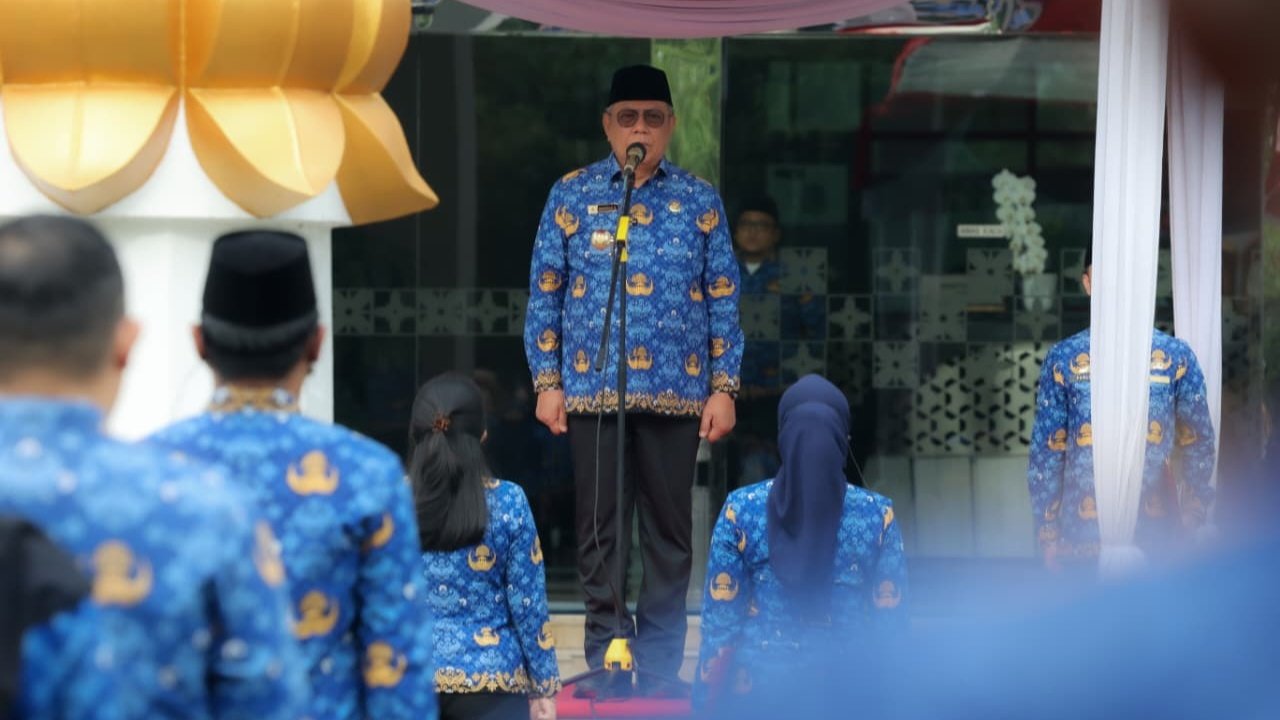 Wali Kota Tangsel Benyamin Davnie mengajak ASN menjadi pelopor budaya bersih melalui biopori dan pengurangan plastik sekali pakai.