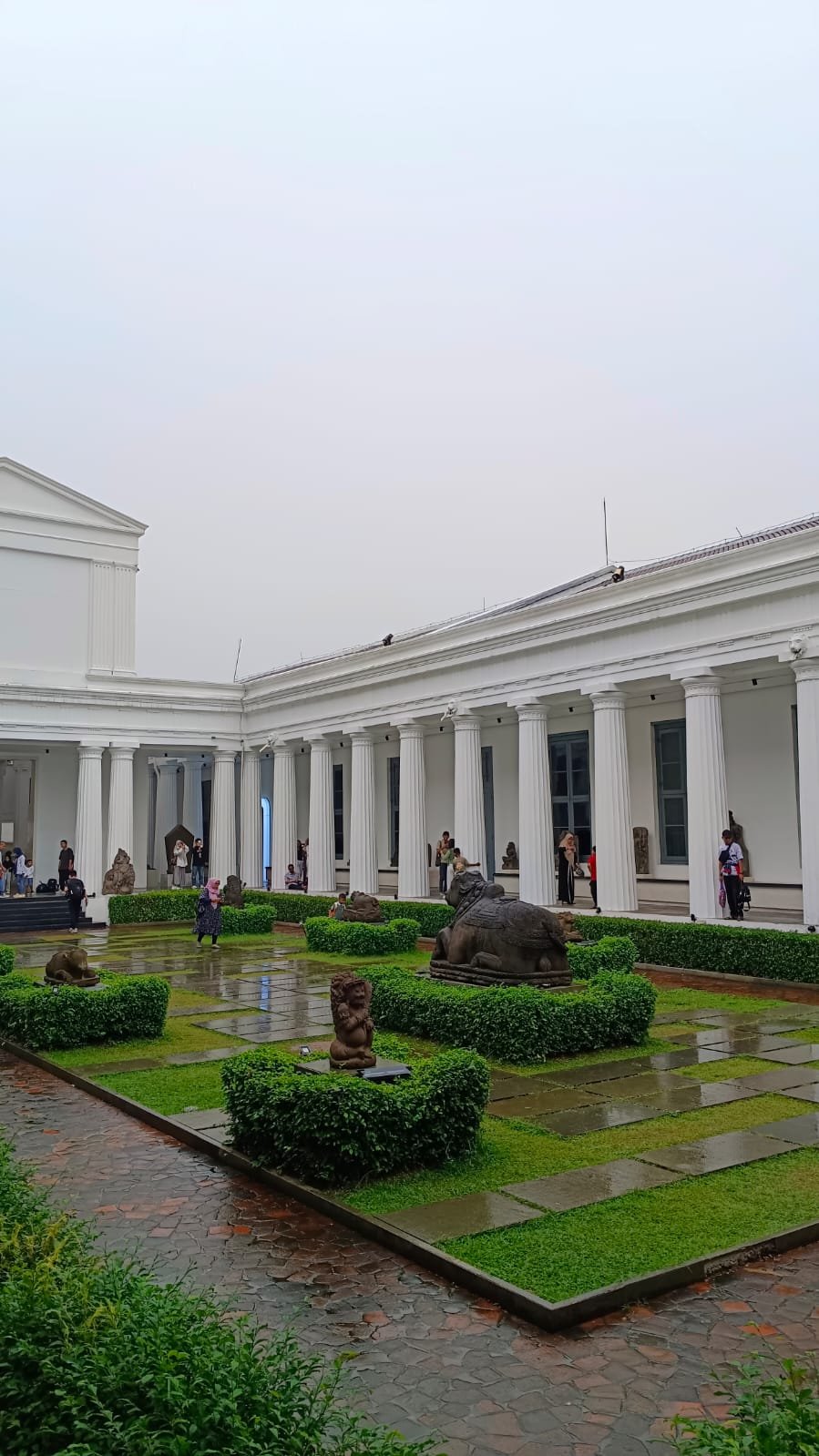 Museum Nasional Indonesia bertransformasi dari penjaga sejarah menjadi ruang edukasi modern yang menginspirasi dan relevan bagi generasi muda.