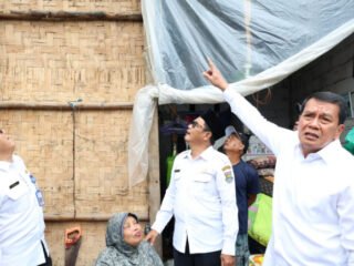 Rumah Warga Desa Talok Roboh Diterjang Hujan dan Angin, Bupati Tangerang Turun Langsung Beri Bantuan