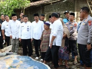 Rumah Warga Roboh di Kresek, Bupati Tangerang Instruksikan OPD Segera Bangun Kembali