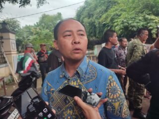 DLH Tangsel Semprot Biosaka untuk Atasi Air Tercemar dan Bau Menyengat