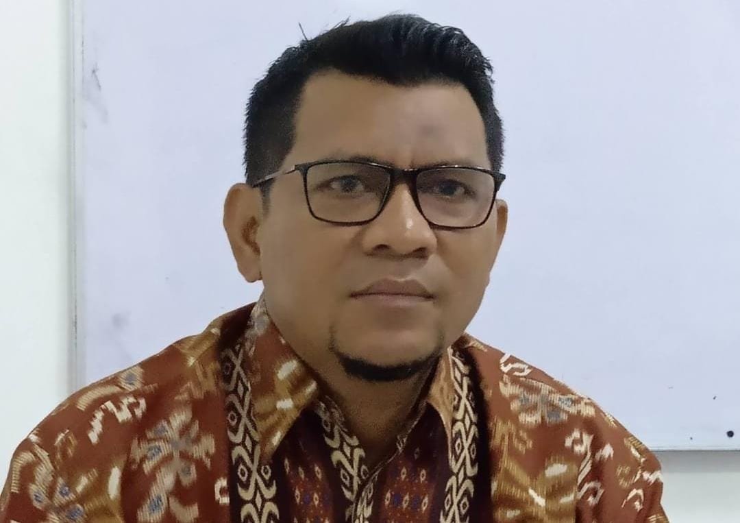 Ramadhan jadi kurikulum keluarga: membangun disiplin sholat, cinta Al Qur'an, sedekah, dan doa demi generasi bertakwa.