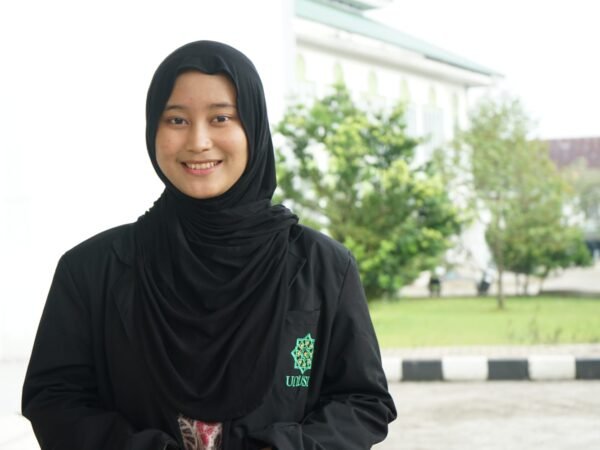 FOMO sebagai Fenomena Budaya Digital: Krisis Makna atau Penuh Makna?