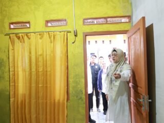 Pastikan Layak Huni, Wabup Tangerang Cek Progres RTLH Ibu Yana di Curug