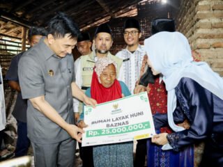 Wagub Banten Salurkan Bantuan Rp25 Juta untuk Renovasi RTLH di Kabupaten Serang