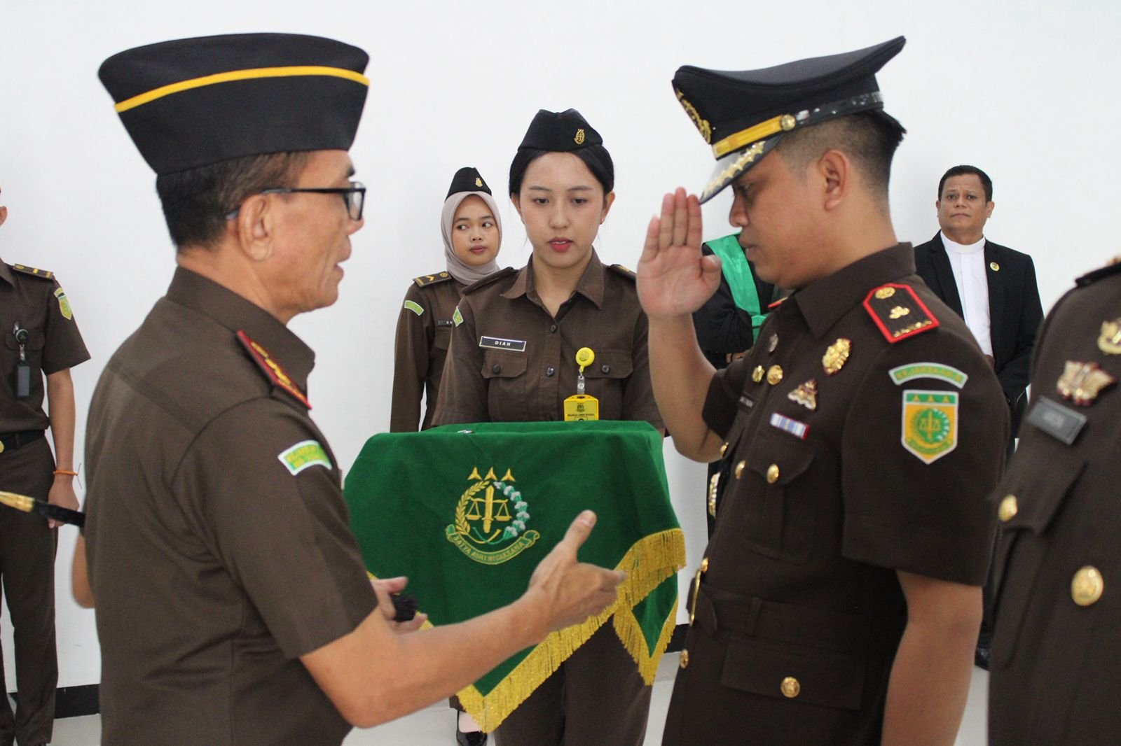 Dimas Sigit Tanugraha dilantik sebagai Kacabjari pertama di Pulau Sebatik. Pelantikan pejabat Kejari Nunukan berlangsung khidmat.