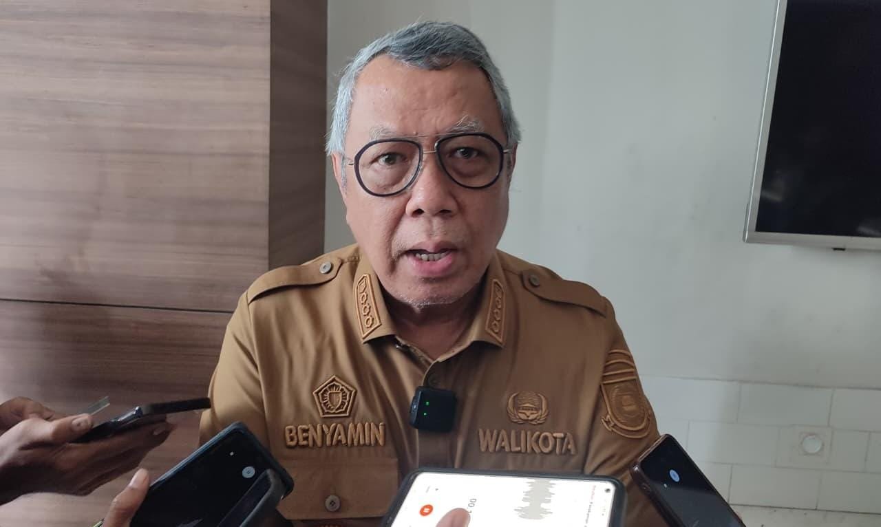 Forkopimda Tangsel membahas krisis sampah dengan target 108 ribu lubang biopori untuk kurangi sampah organik dari hulu terpadu.