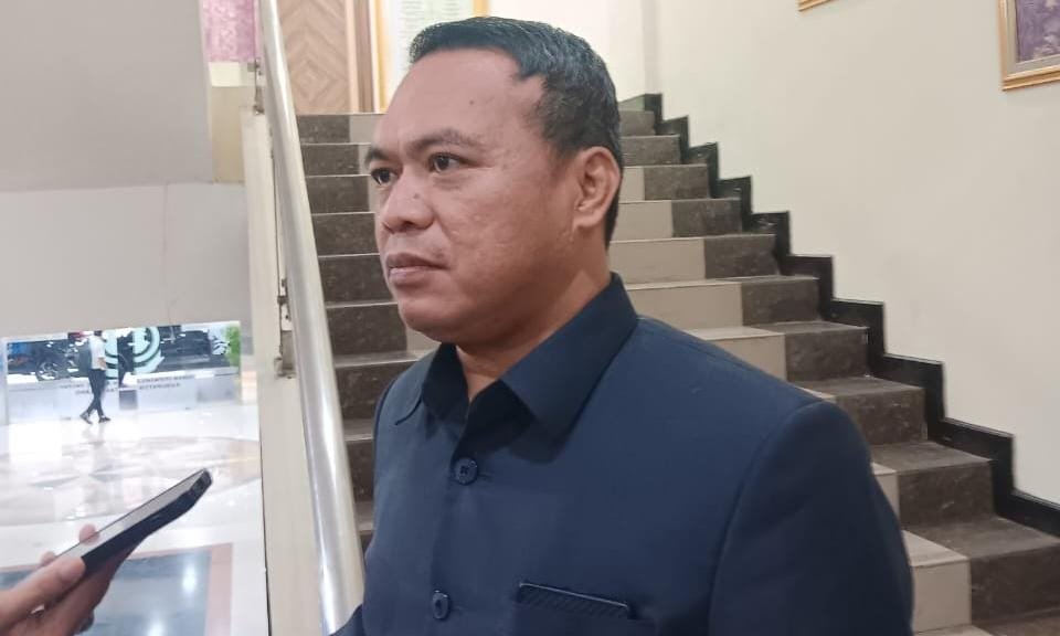 Jalan rusak di Pasar Kemis picu kecelakaan. DPRD Kabupaten Tangerang mendesak pemda segera memperbaiki demi keselamatan warga.