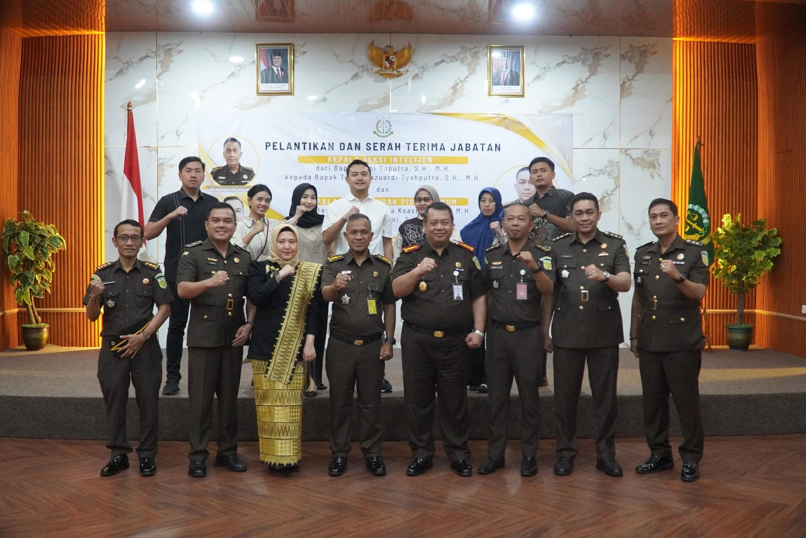 Kajari Kabupaten Tangerang Fajar Gurindro melantik dua pejabat baru guna memperkuat kinerja dan sinergi Kejaksaan.