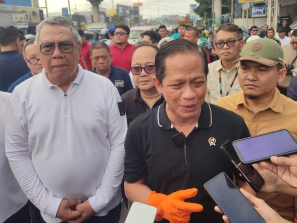 Ikuti Instruksi Presiden, Menteri Lingkungan Hidup Pimpin Kerja Bakti Bersama Pemkot Tangsel di Serpong Utara