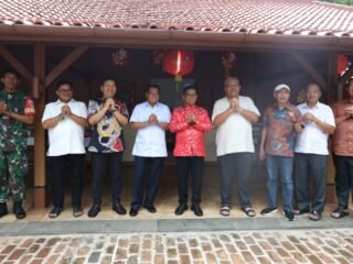 Maesyal–Andra Hadiri Imlek di Pagedangan