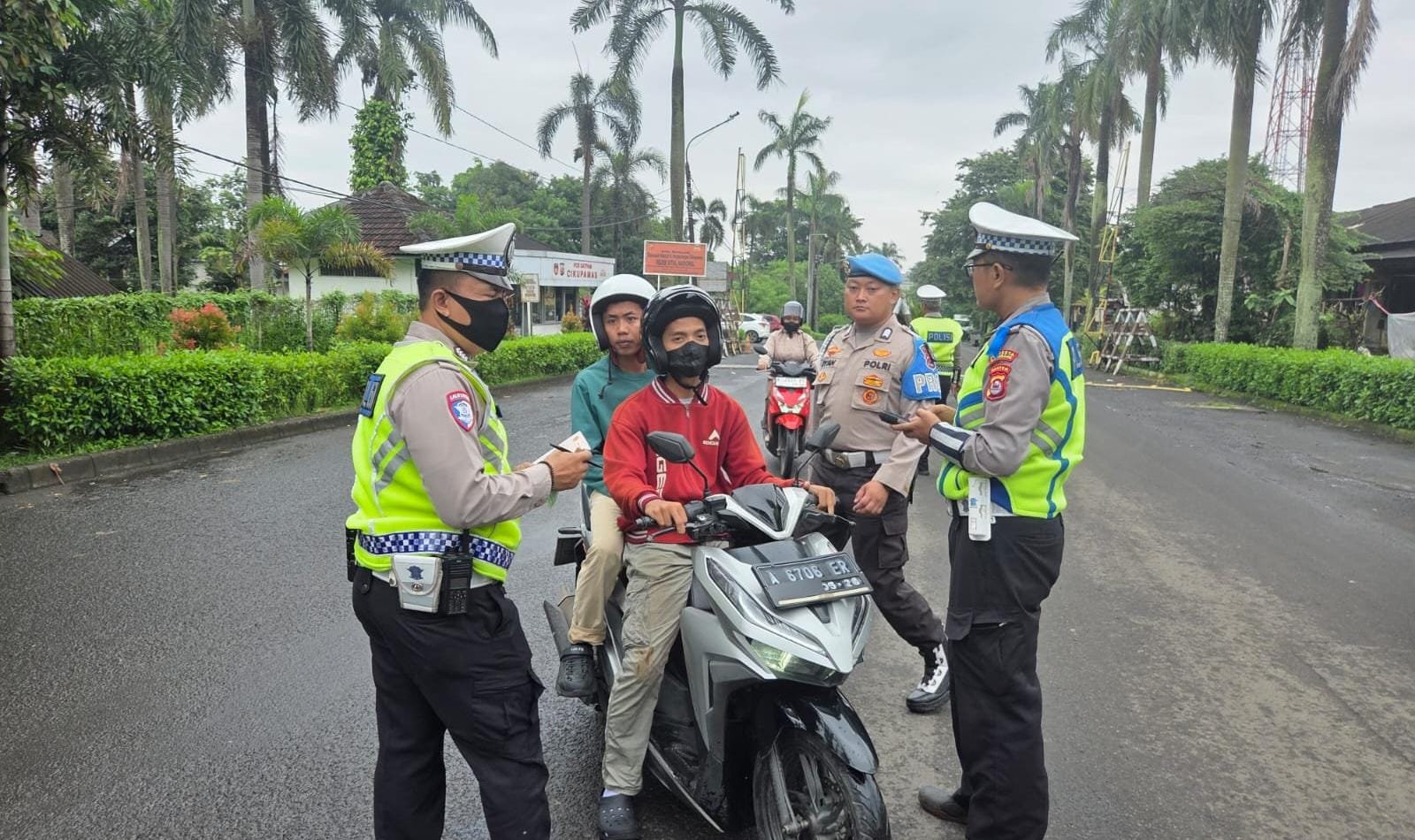 Operasi Keselamatan Maung 2026 digelar Satlantas Polresta Tangerang, ratusan pengendara ditegur demi keselamatan lalu lintas.