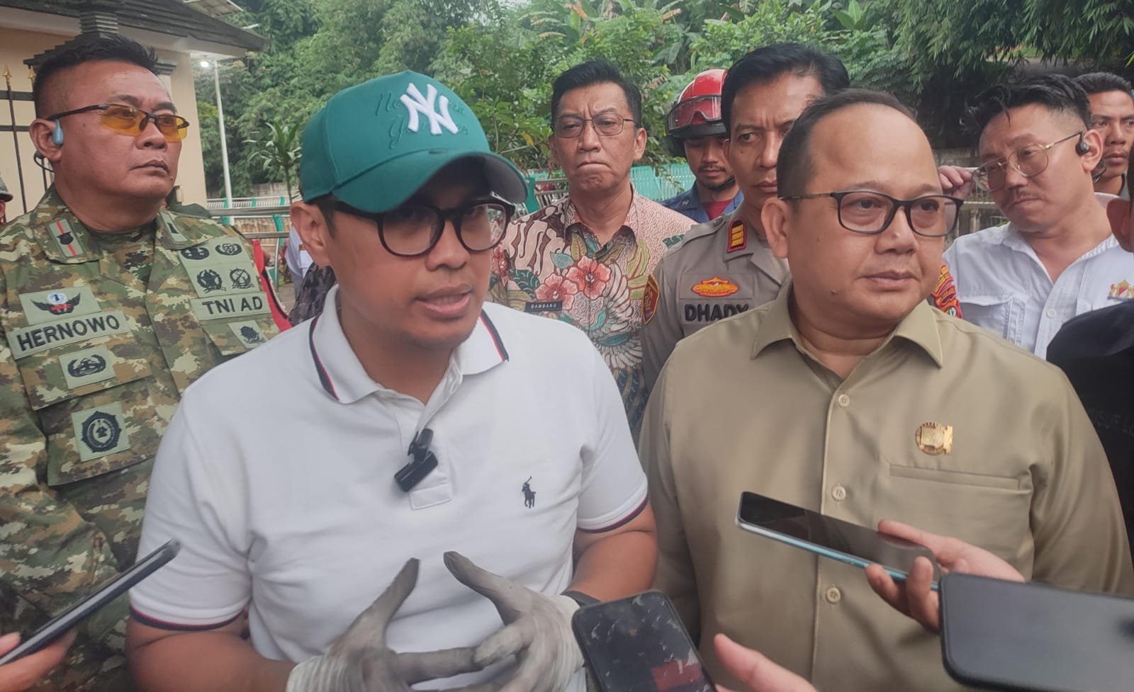 Pemkot Tangsel ancam tutup gedung usaha tak sesuai izin. Pilar Saga Ichsan tegaskan sanksi PBG, SLF, dan kelayakan fungsi.