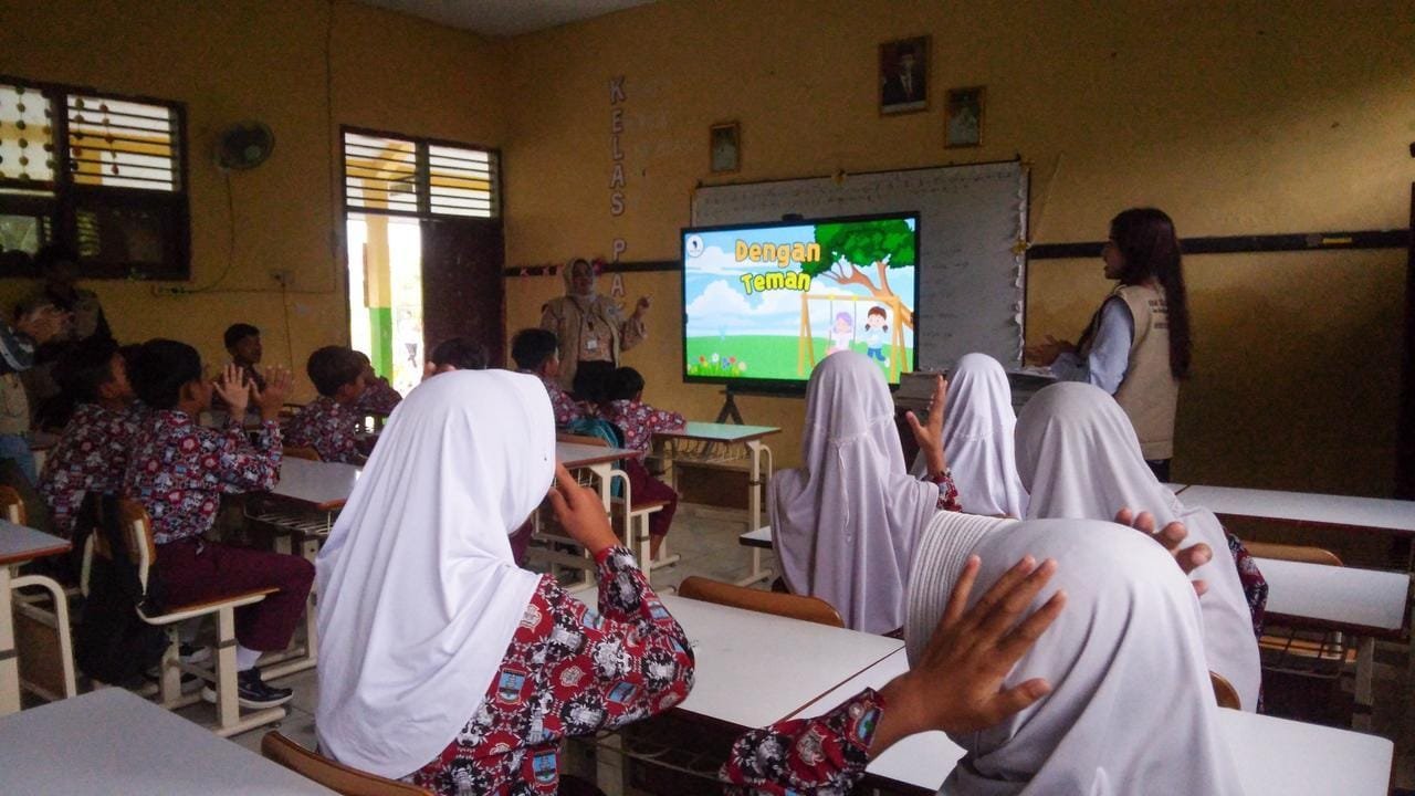 Mahasiswa KKM 68 UNTIRTA menggelar penyuluhan anti-bullying di SDN Sempu dan Mangkunegara untuk ciptakan sekolah ramah anak.