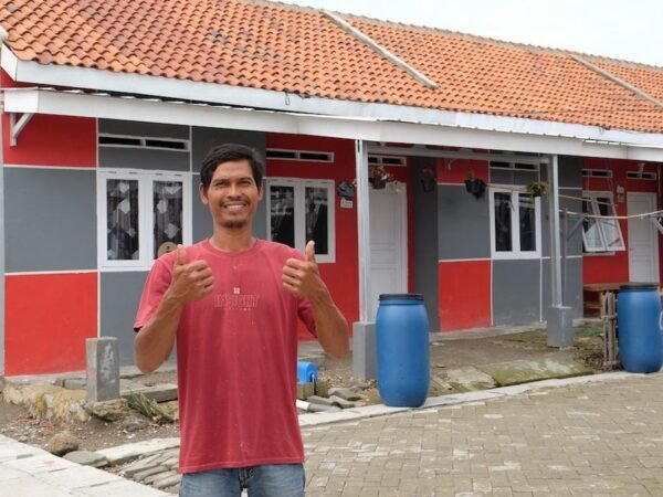 10 Ribu Sak Semen dari Solusi Bangun Indonesia Dukung Hunian Tanjung Kait