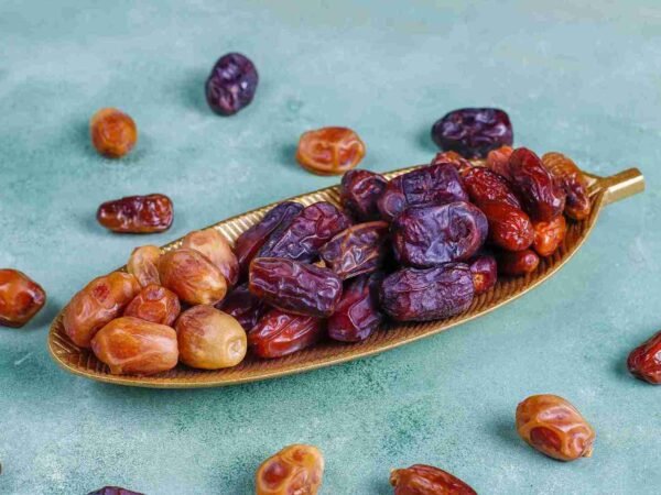 Mengawali Buka Puasa dengan Kurma: Manfaat, Hikmah, dan Risikonya