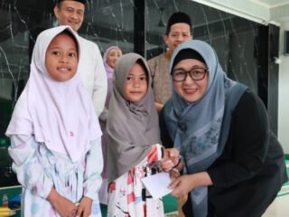 Wabup Tangerang Intan Nurul Hikmah Serahkan Santunan untuk 115 Anak Yatim di Pegedangan