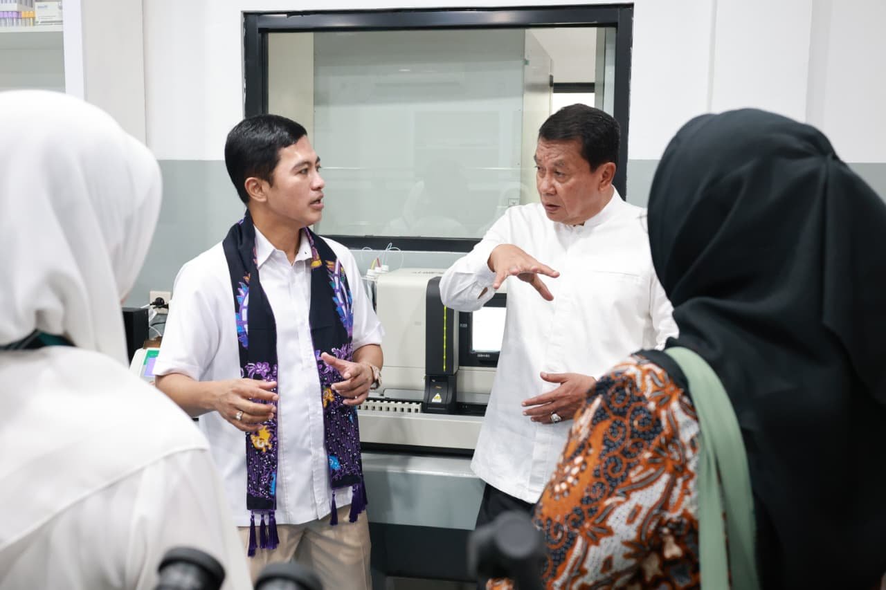 Wamenkes mengapresiasi program Cek Kesehatan Gratis di Kabupaten Tangerang yang capai 106 persen berkat inovasi digital.