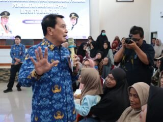 Pemkab Tangerang menyalurkan bantuan pangan CPPD tahap 1 tahun 2026 kepada ribuan KK di enam kecamatan jelang Idul Fitri.