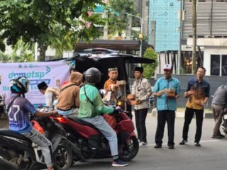 Ramadan Penuh Berkah, DPMPTSP Tangsel Tebar Ribuan Takjil untuk Masyarakat
