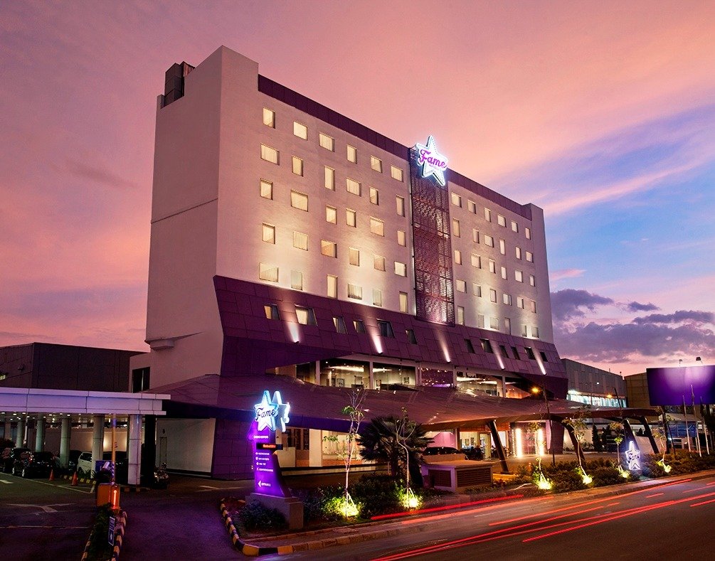 Fame Hotel Gading Serpong memperkuat posisinya sebagai hotel pilihan di Tangerang dengan lokasi strategis, fasilitas modern, dan layanan nyaman.