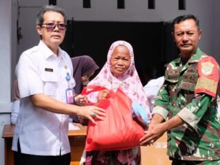 Warga Kresek Antusias Beli Paket Sembako Murah di Gerakan Pangan Murah