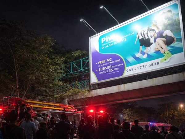 Pria Coba Bunuh Diri di JPO Daan Mogot Tangerang, Berhasil Diamankan Polisi Usai Negosiasi 90 Menit