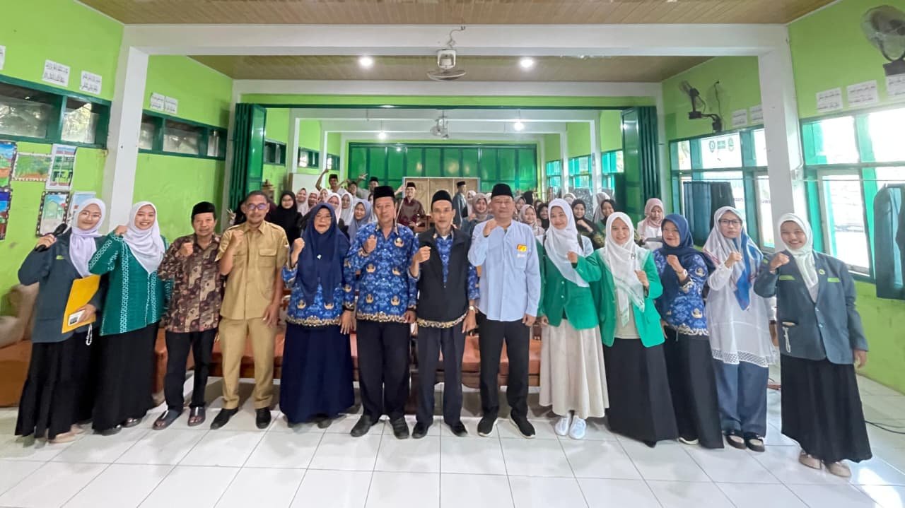 Roadshow Gerakan Pelajar Sehat PC IPPNU Cirebon di SMA NU Ciledug edukasi kesehatan, lingkungan, dan pembinaan karakter pelajar.