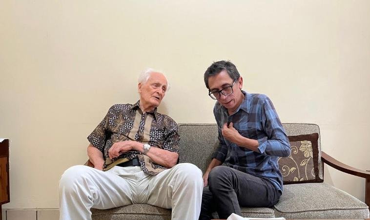 Franz Magnis-Suseno menilai serangan air keras pada aktivis sebagai ancaman demokrasi, HAM, dan martabat kemanusiaan.