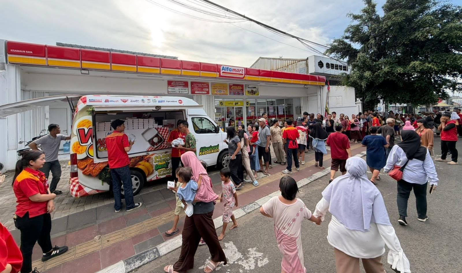 Alfamart kembali gelar Warteg Gratis Ramadan 2026, bagikan 60.000 paket buka puasa di 34 kota dan libatkan ratusan UMKM warteg.