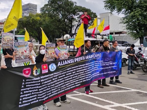 Aliansi Peduli Iran Gelar Aksi di Kedubes AS dan Kemenlu RI, Kecam Serangan AS ke Iran dan Desak Perlindungan WNI