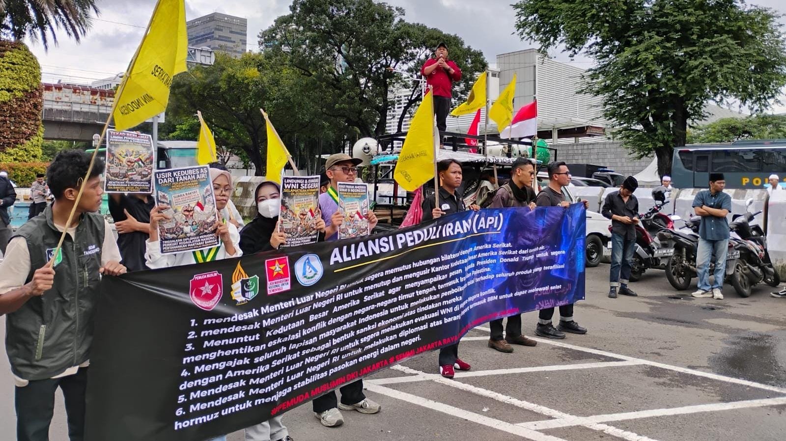 Aliansi Peduli Iran gelar aksi di Kedubes AS dan Kemenlu RI, kecam serangan AS ke Iran serta desak perlindungan WNI.