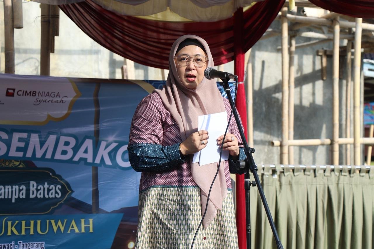 Wabup Tangerang menghadiri Amaliyah Ramadan di Masjid Al-Ukhuwah Kelapa Dua. Sebanyak 3.441 paket sembako dibagikan kepada warga.