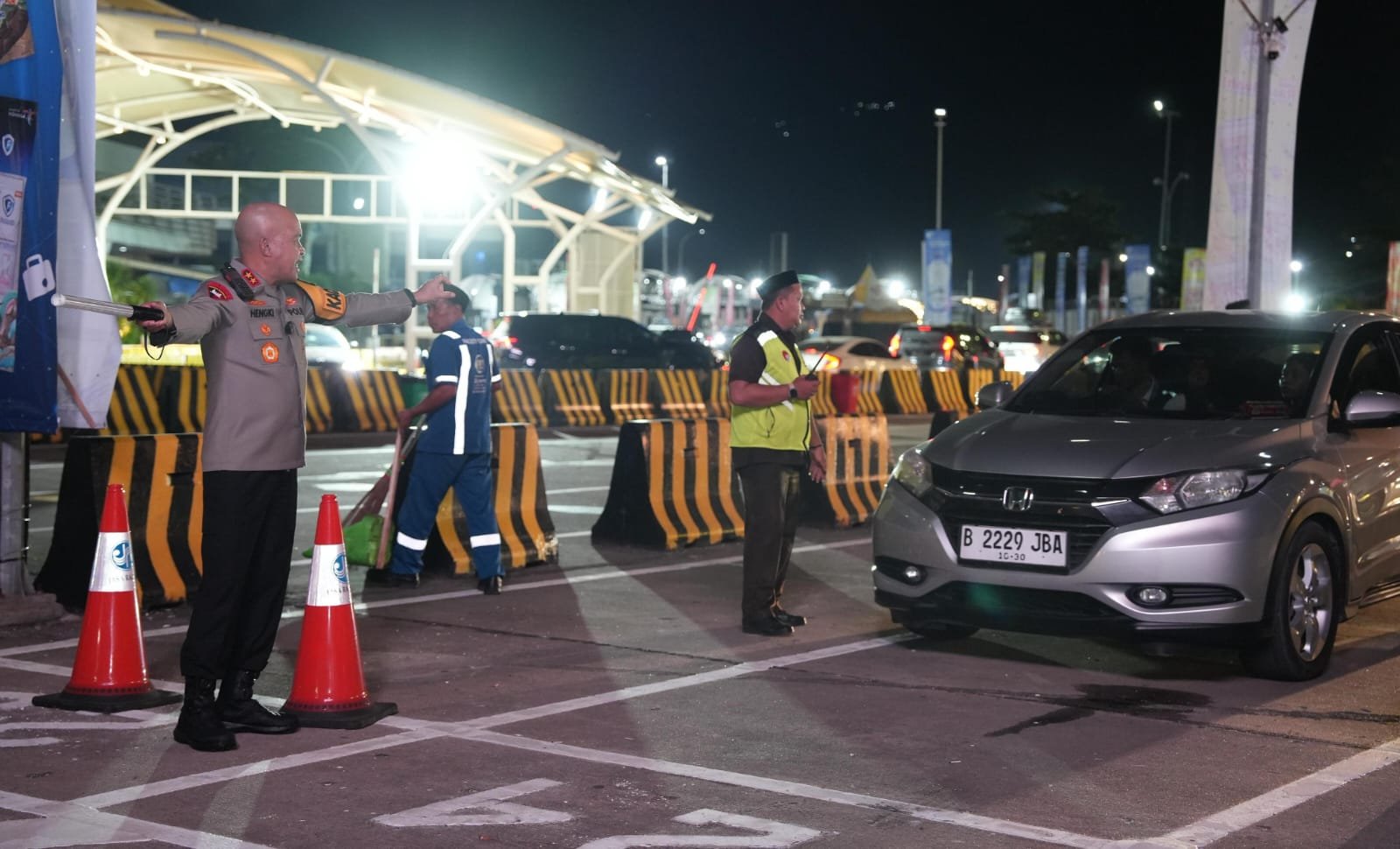 Arus mudik Lebaran di Pelabuhan Merak terpantau lancar. Kapolda Banten meninjau kesiapan pengamanan dan pelayanan bagi para pemudik.