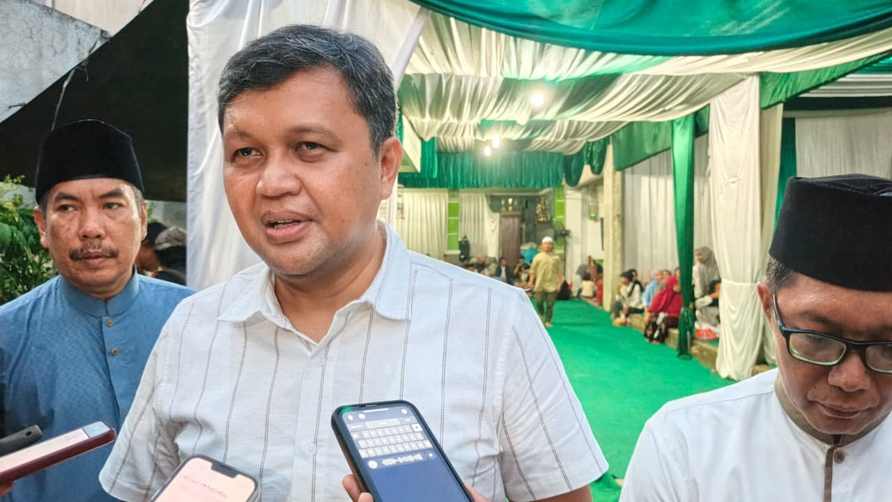 Balapentas Tangsel santuni yatim dan janda. Deden Deni harap kepedulian pendidikan terus tumbuh di masyarakat Tangerang Selatan.